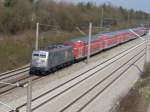 111 027 mit RB 10828 auf der Fahrt von Mnchen nach Augsburg, zwischen Kissing und Augsburg-Hochzoll am 11.4.09