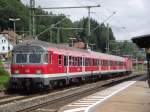 Eine Regionalbahn nach Bamberg steht am 22. Juli 2011 mit fhrendem Karlsruher Steuerwagen auf Gleis 4 in Kronach.