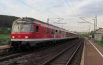 Eine Regionalbahn von Kronach nach Bamberg legt am 11. Mai 2012 mit fhrendem Karlsruher Steuerwagen einen kurzen Halt in Neuses (bei Kronach) ein.