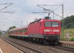 143 253 schiebt am 14.Juni 2011 ihre RB - Saalfeld(Saale) - Nrnberg Hbf aus Neuses(b.