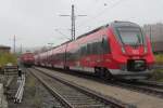 442 276 steht am 27. Oktober 2012 zusammen mit 442 277, 442 306 und 218 272-3 sowie einem Schneepflug in der Abstellanlage in Kronach abgestellt.