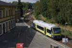 Der Keilbahnhof liegt an drei Bahnstrecken:

- Bamberg - Hof (ber die  Schiefe Ebene )
- (Regensburg) Weiden - Hof
- Selb-Stadt (Cheb) - Oberkotzau (Hof)

Die Strecke nach Eger (Cheb) ist unterbrochen, es gibt aber Bestrebungen die Lcke nach A (Asch) wieder zu schlieen.
Die Zge auf dieser Strecke fahren von Hof ber Oberkotzau bis Selb-Stadt.

Das Bahnhofsgebude ist stark heruntergekommen obwohl es unter Denkmalschutz steht. Das Gebude hatte mal ein sehr schnes Vordach aus Holz, das aber durch Schneelasten zusammenbrach. Gott sei Dank gehrt seit dem 1. Oktober 2012 das Gebude einem Frderverein, der das Empfangsgebude sanieren mchte.

Agilis VT 650 737 aus Selb-Stadt nach Hof mit Halt in Oberkotzau.
05.08.2012