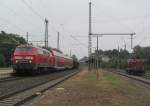 218 445-5 zieht am 10. August 2013 einen RE von Hof Hbf nach Augsburg Hbf durch Hochstadt-Marktzeuln.