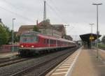 Eine  lange  n-Wagen Garnitur steht am 11. September 2013 als RB nach Saalfeld (Saale) auf Gleis 1 im Bahnhof Kronach.