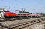 Die 111 019-6 im Sandwich mit RB von Mnchen nach Landshut in Laim am 16.08.2013