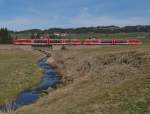 RB 57343 von Füssen nach Buchloe hat Hopferau passiert und erreicht in Kürze die Haltestelle Weizern-Hopferau (18.03.2014).