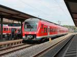 440 042-0 steht als RB 58120 zur Fahrt nach Karlstadt (Main) im Bahnhof Ansbach auf Gleis 3 bereit.