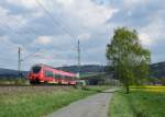 442 104 ist am 02.Mai 2015 als RB 59353 nach Bamberg bei Neukenroth unterwegs.