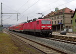 143 658-3 steht am 12. März 2016 mit einem RE von Leipzig Hbf nach Lichtenfels im Bahnhof Kronach.
