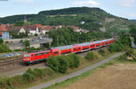 111 107-9 schiebt den RE4619 von Aschaffenburg nach Würzburg aus dem Bahnhof Retzbach-Zellingen, 23.07.2015