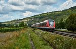 Ein RE ist am 09.08.16 von Frankfurt/M. komment in Richtung Würzburg/M. bei Thüngersheim unterwegs.Am Ende schiebt 146 246-4 nach.