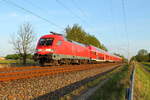 Die 182 017 zieht den RE 4364 am 01.05.2019.durch Nassenheide nach Rostock Hbf.