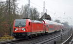 DB Regio AG, Region Nordost mit  147 014  [NVR-Nummer: 91 80 6147 014-5 D-DB] und dem RE3 nach Schwedt am 30.12.21 Berlin Buch.