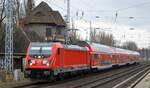 DB Regio AG - Region Nordost mit  147 020  [NVR-Nummer: 91 80 6147 020-2 D-DB] und dem RE3 nach Stralsund am 15.02.22 Berlin-Buch.