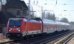 DB Regio AG - Region Nordost [D] mit  147 001  [NVR-Nummer: 91 80 6147 001-2 D-DB] und dem RE3 nach Schwedt (Oder) am 11.03.22 Berlin Buch.
