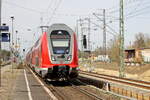 Einfahrt 445 001 / 445 004 als RE 5 nach Elsterwerder in den Bahnhof Wünsdorf-Waldstadt am 13. April 2022.