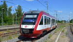 Hanseatische Eisenbahn GmbH mit der Linie RB33 mit dem Coradia Lint 27 Triebzug ( 95 80 0640 122-7 D-HANS  ABp) bei der Einfahrt Bahnhof Stendal am 15.06.22