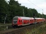 Regionalexpress der Linie 2 nach Cottbus passiert hier am 30.07. die Vorsignale der Einfahrt Bestensee. Geschoben wird durch eine Lok der BR 112.