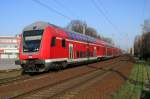 Mit Steuerwagen voraus kommt hier der RE2 von Rathenow nach Cottbus durch Lbben/Spreewald gefahren. Nchster Halt dieses Zuge ist Lbbenau/Spreewald. Als Lok diente 112 112-8. Datum: 02.04.2010