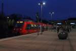 Kurz vor 17 Uhr am 09.11.2012 steht der 442 317 in Birkenwerder zur Abfahrt nach Berlin Hbf bereit.