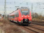 442 625 und 442 125 als RB 22 (RB 28820) von Potsdam Hauptbahnhof  nach Berlin Schnefeld Flughafen bei der Ausfahrt aus den Bahnhof Saarmund am 10.