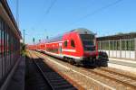 Die 112 103 zieht den RE 5 von Lutherstadt Wittenberg nach Rostock Hbf, hier bei der Ausfahrt am 05.06.2015 in Oranienburg.