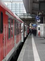 DB Regio N-Wagen Zug als RB70 in Frankfurt am Main Hbf am 21.11.15