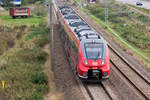 RE 9 nach Stralsund in Rambin zwischen „Alte Pommernkate“ und „Neuer B 96“. - 26.09.2017