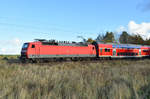 Diese schicke 120 201-9 als RE1 unterwegs, kommend aus dem Hagenower Land.