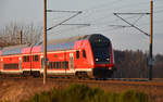 RE1 des Hanse-Express unterwegs in Richung Rostock. Schiebelok war die 182 023-2. 18.12.2017, 3km östlich von Büchen.