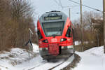 RE 9 im leicht verschneiten kurvenreichen Streckenabschnitt vor dem Endbahnhof Sassnitz. - 03.03.2018
