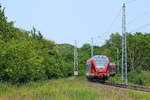 DB Regio FLIRT als RE 9 nach Rostock vor dem Haltepunkt Sagard. - 01.06.2018