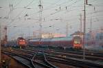 23.12.2007 Begegnung am frostigen Morgen im Bf.Rostock.
RE1 (Hanseexpress) zur Abstellanlage und RE9 mit 143 333-3 von Sassnitz kommend, auerplanmig kein Flirt.