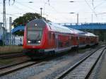 Mit Dostos vom Hanseexpress und 112 111 als Schublok fuhr RE 13016 Sassnitz-Rostock,am 16.August 2011,in den Bahnhof Bergen/Rgen.