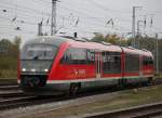 642 048 als RB 13247 von Bad Doberan nach Graal-Mritz bei der Ausfahrt am 02.10.2014 im Rostocker Hbf.