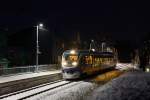 Haller Willem bei Nacht. - Um 5.41 Uhr hlt pnktlich der VT 643301 der
Nordwestbahn im Haltepunkt Sutthausen. Der Triebwagen befhrt die Strecke
des sogenannten  Haller Willem  weiter ber Oesede, Dissen - Bad Rothenfelde und Halle in Westfalen in Richtung Bielefeld.
