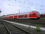 RE6 von Dsseldorf Hbf. nach Minden in Bochum Ehrenfeld, im
Schub die 146 008-8.(05.08.2008)