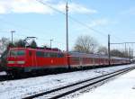 Am Veilchendienstag schob die 111 116 einen Zug der Linie RE 13 nach Venlo und legte in Boisheim einen Halt ein. 16.2.2010