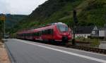 BILD 600 ist ein Hamsterbacken 442 252 mit RB81 unterwegs nach Trier, hier bei Ausfahrt von Bahnhof Cochem (Mosel) am 14 august 2012.