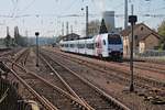 Mit dem Kraftwerk von Ensdorf (Saar) im Hintergrund, fuhr am 12.04.2017 der SÜWEX 429 100 durch die gleichnamige Ortschaft als RE1 (Mannheim Hbf - Koblenz Hbf)in Richtung Saarlouis.