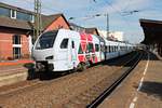 Ausfahrt am 12.04.2017 von SÜWEX 429 609 zusammen mit SÜWEX 429 119 als RE1 (Mannheim Hbf - Trier Hbf) aus dem Bahnhof von Völklingen in Richutng Norden.