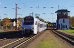 Sonniger Sonntag: 429 108 ist als RE (Süwex) Mannheim - Koblenz unterwegs und passiert das Stellwerk von Dillingen Saar.