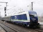 Diesellok IntEgro 223 152-0 schiebt den Ersatzzug der RB34 geführt von DB Steuerwagen 80-35 182 (PRESS) nach Kamenz; Dresden Hbf, 10.03.2020
