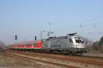 Mit dem RE von Cottbus nach Dresden fhrt 182 004-2 in den Bahnhof von Coswig ein. Fotografiert am 31.01.2011. 