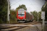 Regionalexpress am Bahnbergang Oberlungwitz, auf den Weg nach Zwickau, geschoben von 143 126-1, fotografiert am Nachmittag des 04.10.2013.