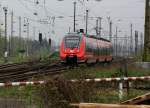 Der RB 31 aus Dresden kommend passiert hier gerade die Baustelle in Coswig mit Ziel Coswig Bahnhof, 12.04.2014 9:39 Uhr