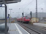 DB 146 016 mit dem RE 4886  Saale-Express  nach  Halle (S) Hbf, am 11.02.2022 bei der Ausfahrt in Jena-Göschwitz.