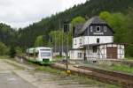 VT 320 der Erfurter Bahn als EB 37639 Saalfeld-Blankenstein durchfhrt am 14.05.2013 ohne Halt den zum Bedarfshalt degradierten Bahnhof Lichtentanne im Sormitztal.