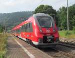 442 304-2 / 442 804-1 legt am 06. Juli 2013 als Regionalbahn von Bamberg nach Saalfeld einen kurzen Halt in Marktglitz ein.