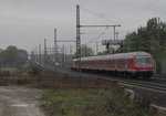 Die RB 16310 von Halle (S) Hbf nach Eisenach, am 17.10.2015 in Erfurt-Azmannsdorf.